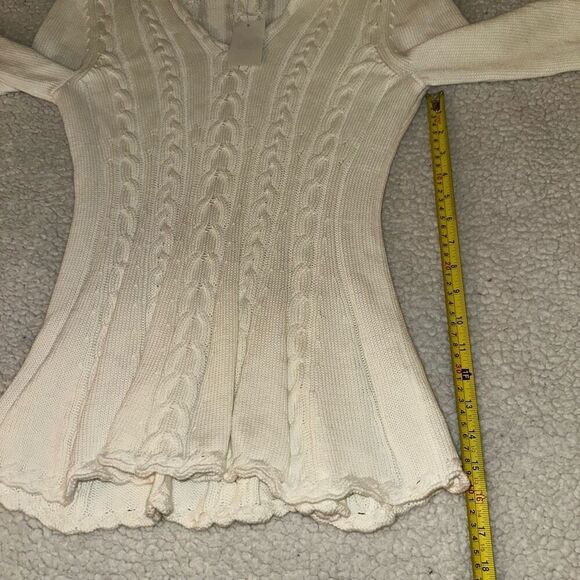 Cupio Cable Knit Ruffle Hem Wrist Length Sleeve Cream Sweater Medium NWT - Picture 7 of 9